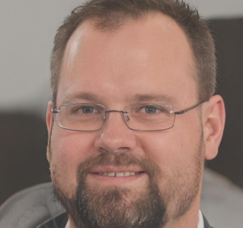 Colm Bjarnason, Investment Educator at Sryze Tlaxe